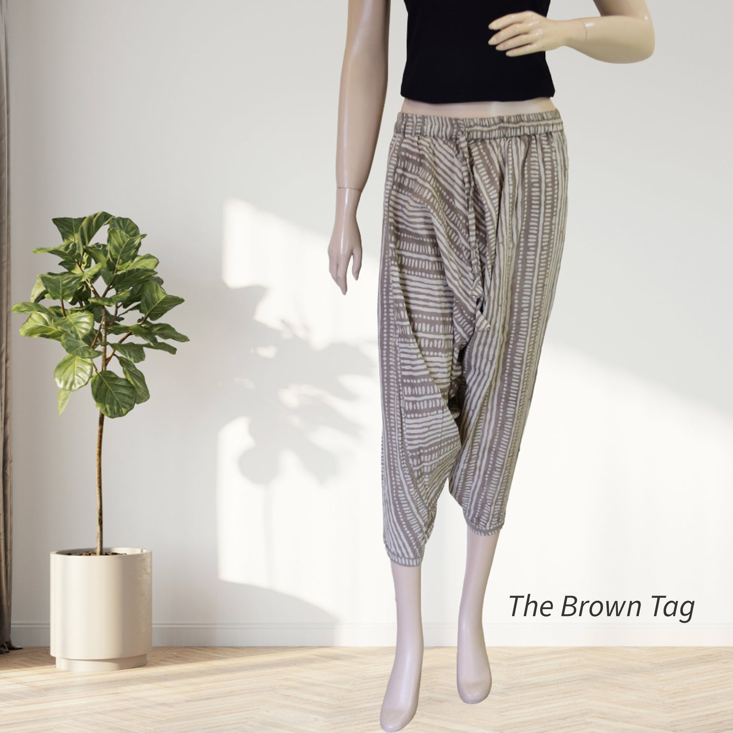 Grey and symmetrical lines short Harem pants
